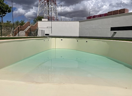 Promoción de viviendas Alto de los Curas, Zamora: Revestimiento e impermeabilización de piscinas con lámina armada de PVC