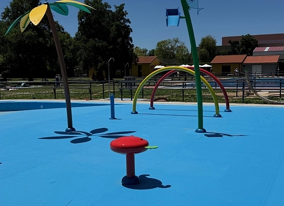 Piscinas municipales Castrocalbon, León: Revestimiento e impermeabilización de piscinas con lámina armada de PVC