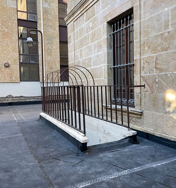 Impermeabilización de patio de vecinos en el corazón de Salamanca con lámina EPDM Impermeabilización de patio de vecinos en el corazón de Salamanca con lámina EPDM