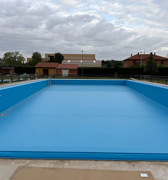 Piscinas municipales Castrocalbon, León: Revestimiento e impermeabilización de piscinas con lámina armada de PVC Piscinas municipales Castrocalbon, León: Revestimiento e impermeabilización de piscinas con lámina armada de PVC